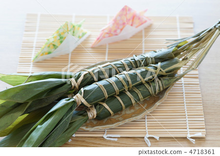 Porridge and origami helmet 4718361