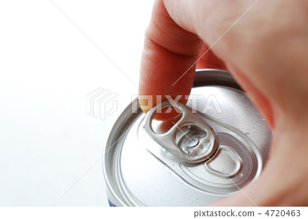 Hands to open canned beer 4720463