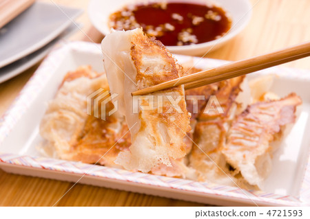 Pan-fried gyoza 4721593