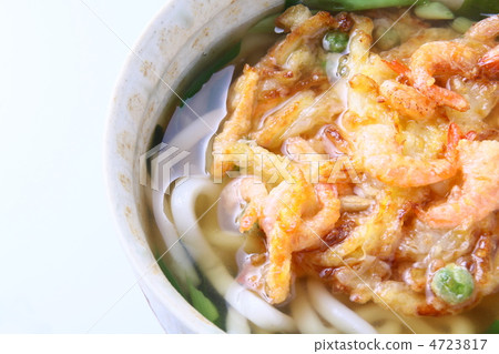 Prawn fried noodles with fried shrimps Prawn fried noodles with fried shrimps 4723817