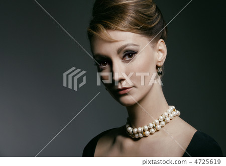 retro portrait 4725619