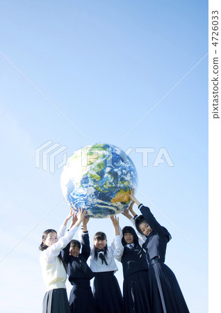 Junior high school students with Earth ball 4726033