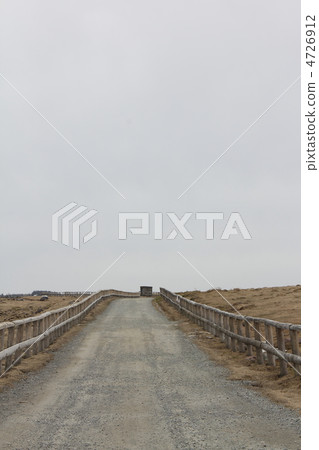 one road  4726912