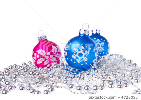christmas balls with tinsel 4728053
