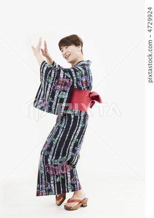 一個穿著浴衣的女人（50-60歲） 4729924