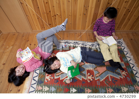 3個孩子閱讀 3個孩子閱讀 4730299