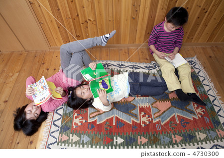 3個孩子閱讀 3個孩子閱讀 4730300