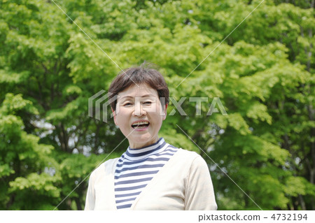 奶奶笑了 4732194