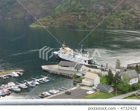 Ferry berthing in the port of Helschelt in Norway 4732428