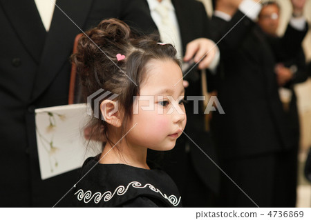 Three-year-old child attending wedding ceremony 4736869