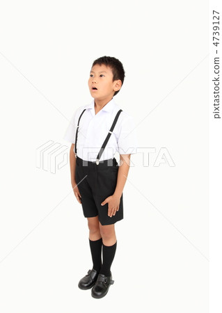 唱歌的男孩夏天的衣服 4739127