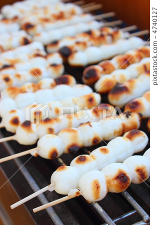 Burning Mitarashi dumplings 4740127