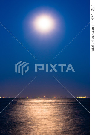 月亮和大海 4741294