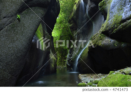 Clear flow and a waterfall of the Yunigawa gorge Clear flow and a waterfall of the Yunigawa gorge 4741473