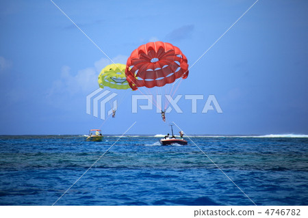 Sea sports parasailing Sea sports parasailing 4746782