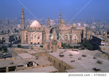 Sultan Hasan Mosque and the Rifa Mosque 4746983