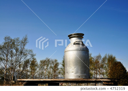 Milk can 4752319