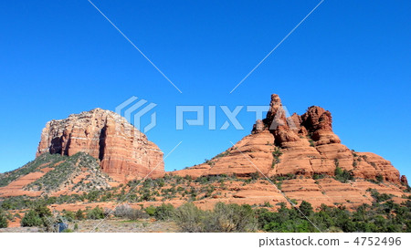 Sedona's Cathedral Rock and Bell Rock 4752496