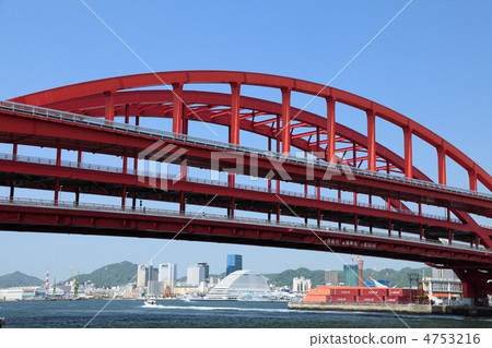 神戶橋和遊船 4753216