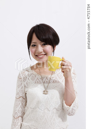 A young smiley smile with a coffee cup 4755784