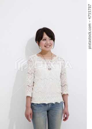 A woman staring at a distance 4755787