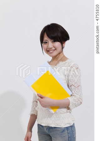 有黃色筆記的一位小姐 4755810