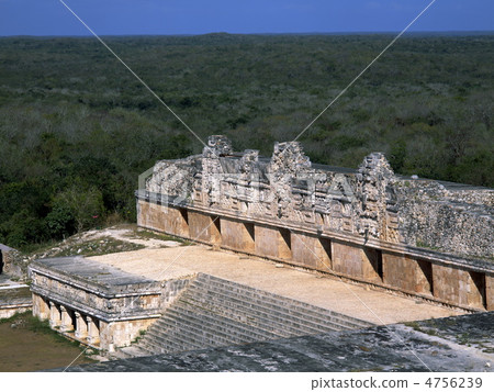 Uxmal remains ruins 4756239
