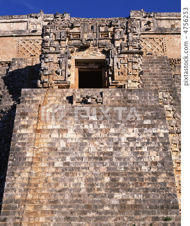 The pyramid of the Uzmar ruins wizard 4756253