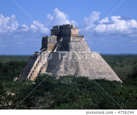 The pyramid of the Uzmar ruins wizard 4756294