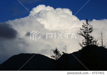 高原的夏天雲彩 4757401