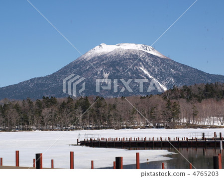 Mt. Oku Dake seen from the lake side 4765203
