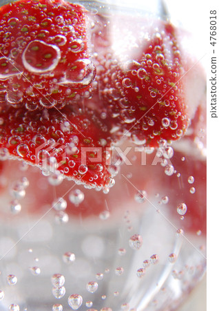 Strawberry soda 4768018