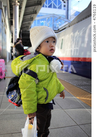 等待新幹線前往故鄉的男孩 等待新幹線前往故鄉的男孩 4768119