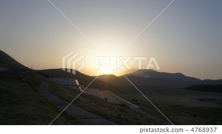 Sunrise from the summit of Aso Sunrise from the summit of Aso 4768937