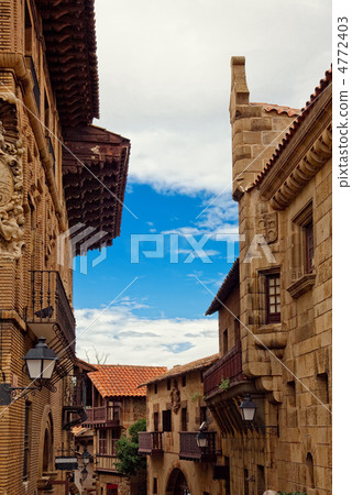 spanish street 4772403