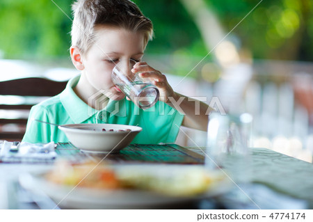 Little boy drinking water 4774174