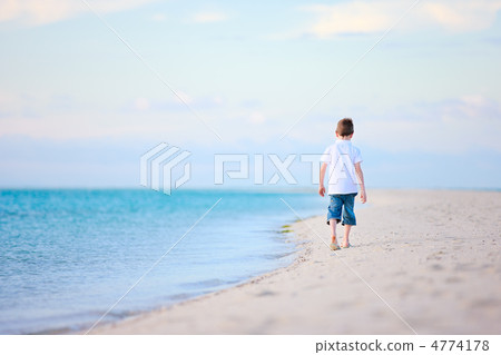Little boy at beach 4774178