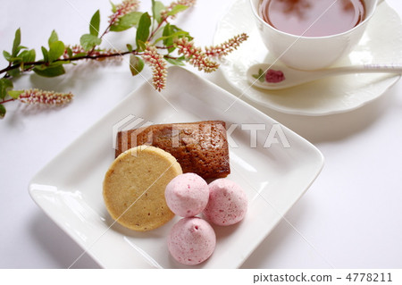 Sweets and tea and flowers Sweets and tea and flowers 4778211