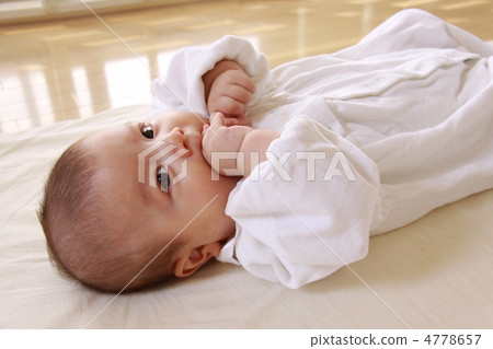 Baby with fingers Baby with fingers 4778657