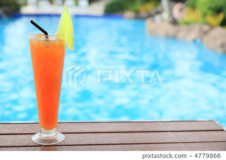 Drinking cocktail by the pool side 4779866