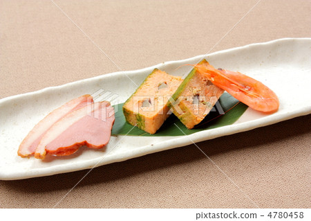Three appetizers served 4780458