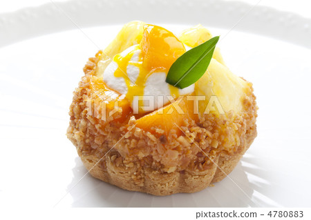 Mango and pine tart Mango and pine tart 4780883