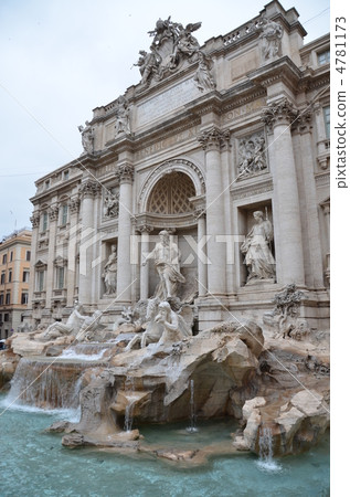 Trevi Fountain (Vertical position 2 right) 4781173