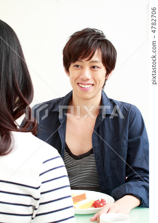 Young couple taking breakfast 4782706