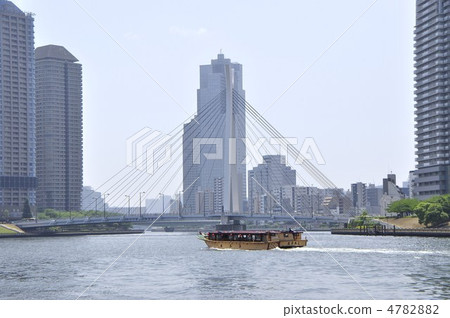 Central Ohashi and a houseboat 4782882