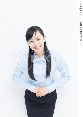 一個女人迎接 4783137
