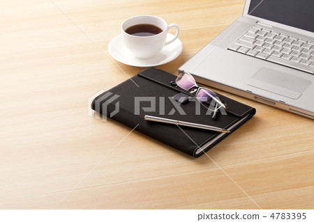 電腦和咖啡 4783395