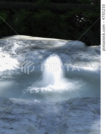 噴灑日出的噴泉 噴灑日出的噴泉 4785250