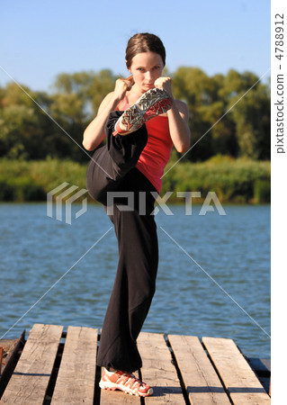 Kick boxing woman Kick boxing woman 4788912