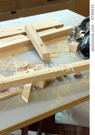 Round things Corner 4789835